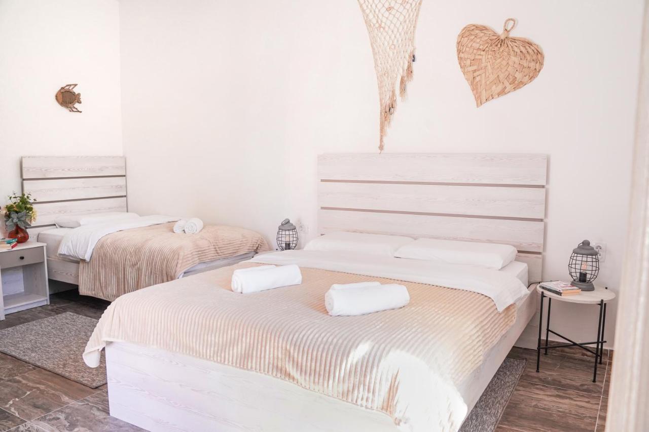 Waikiki Beach House Villa Tivat Eksteriør billede