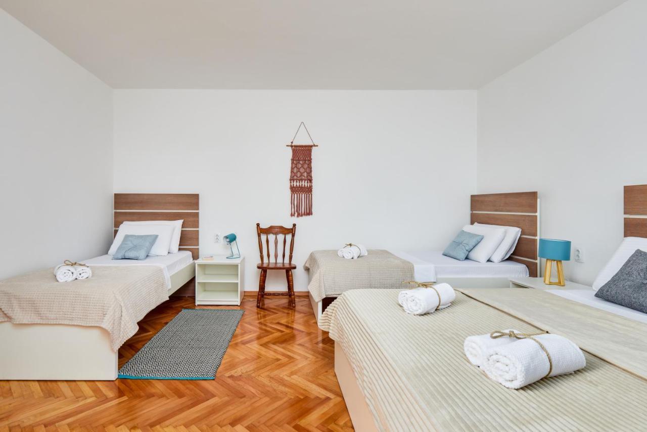 Waikiki Beach House Villa Tivat Eksteriør billede