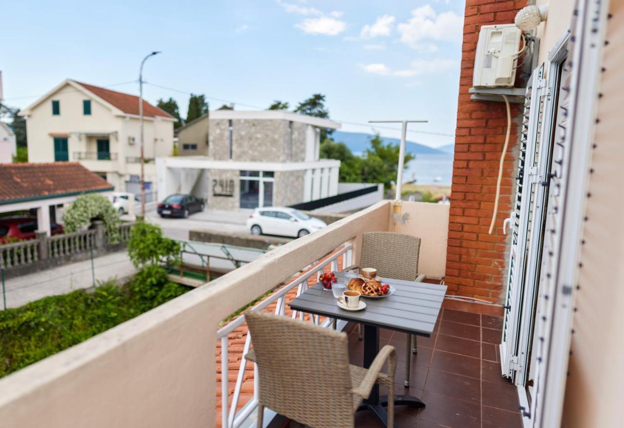 Waikiki Beach House Villa Tivat Eksteriør billede