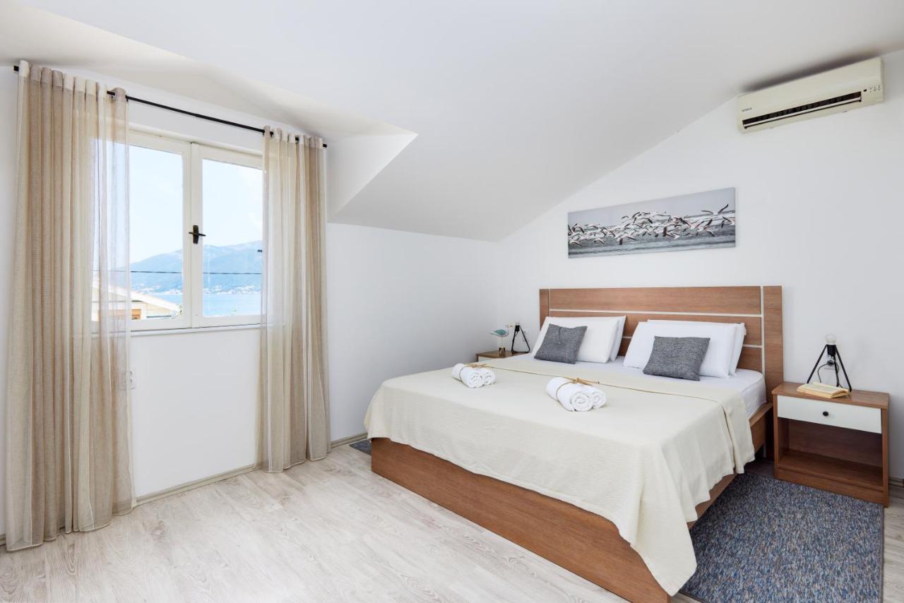 Waikiki Beach House Villa Tivat Eksteriør billede