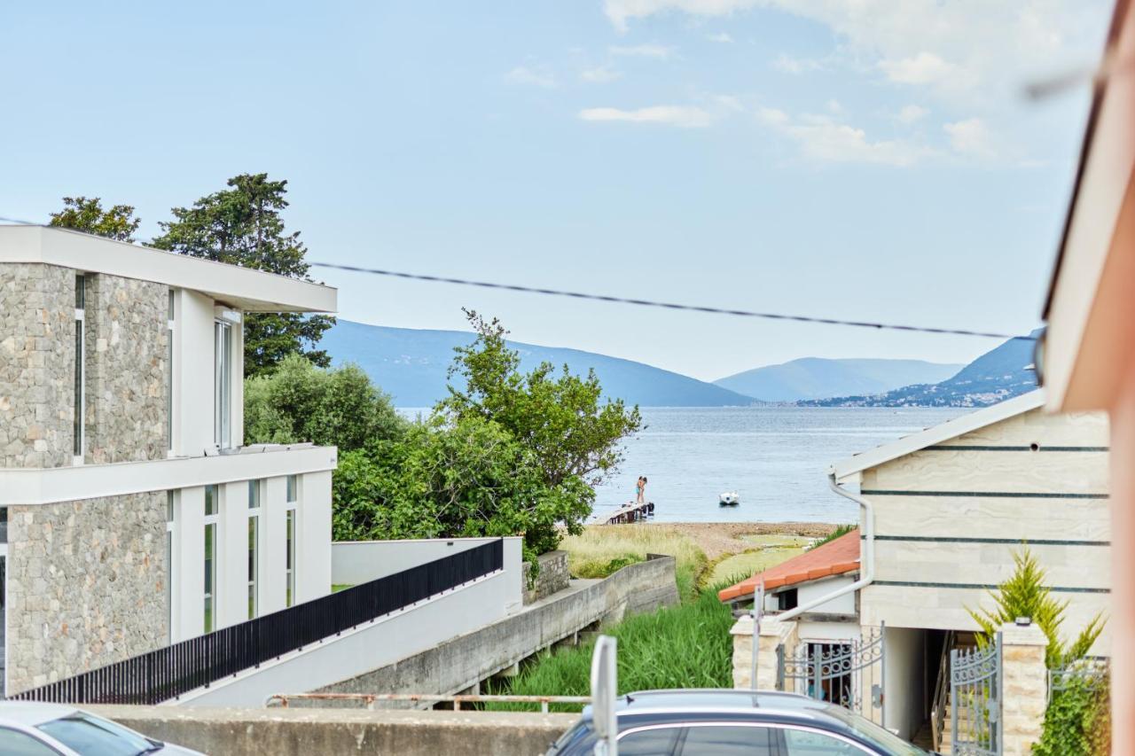 Waikiki Beach House Villa Tivat Eksteriør billede