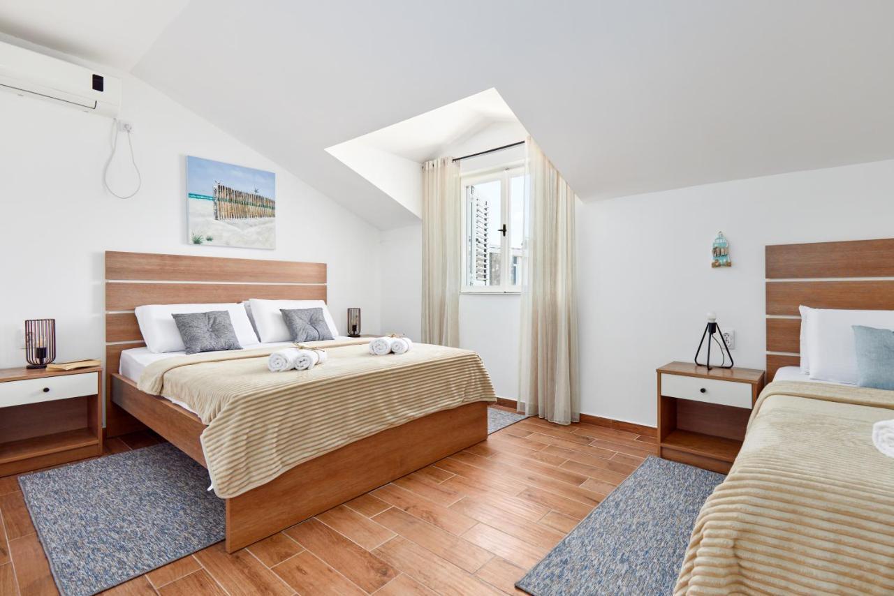 Waikiki Beach House Villa Tivat Eksteriør billede