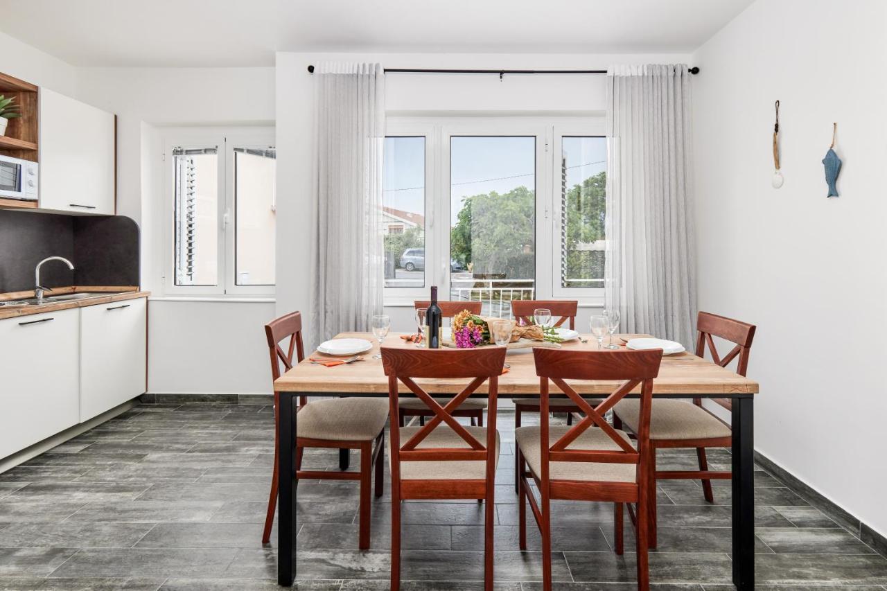 Waikiki Beach House Villa Tivat Eksteriør billede