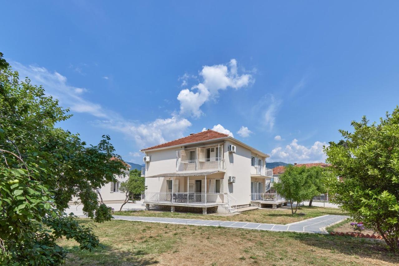 Waikiki Beach House Villa Tivat Eksteriør billede