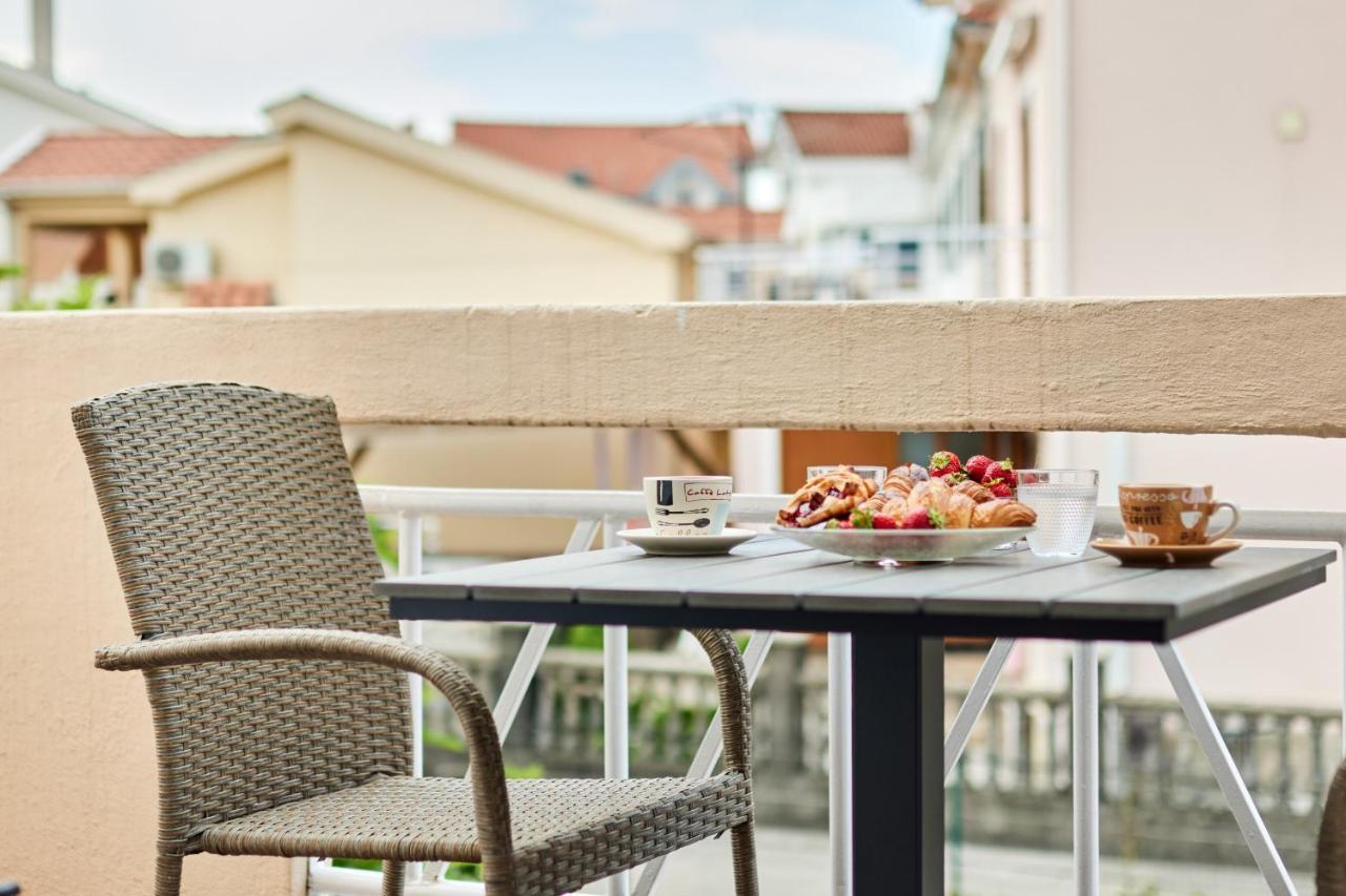 Waikiki Beach House Villa Tivat Eksteriør billede