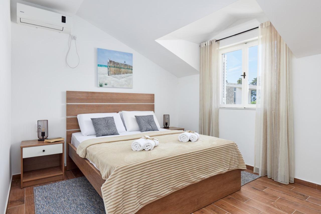 Waikiki Beach House Villa Tivat Eksteriør billede