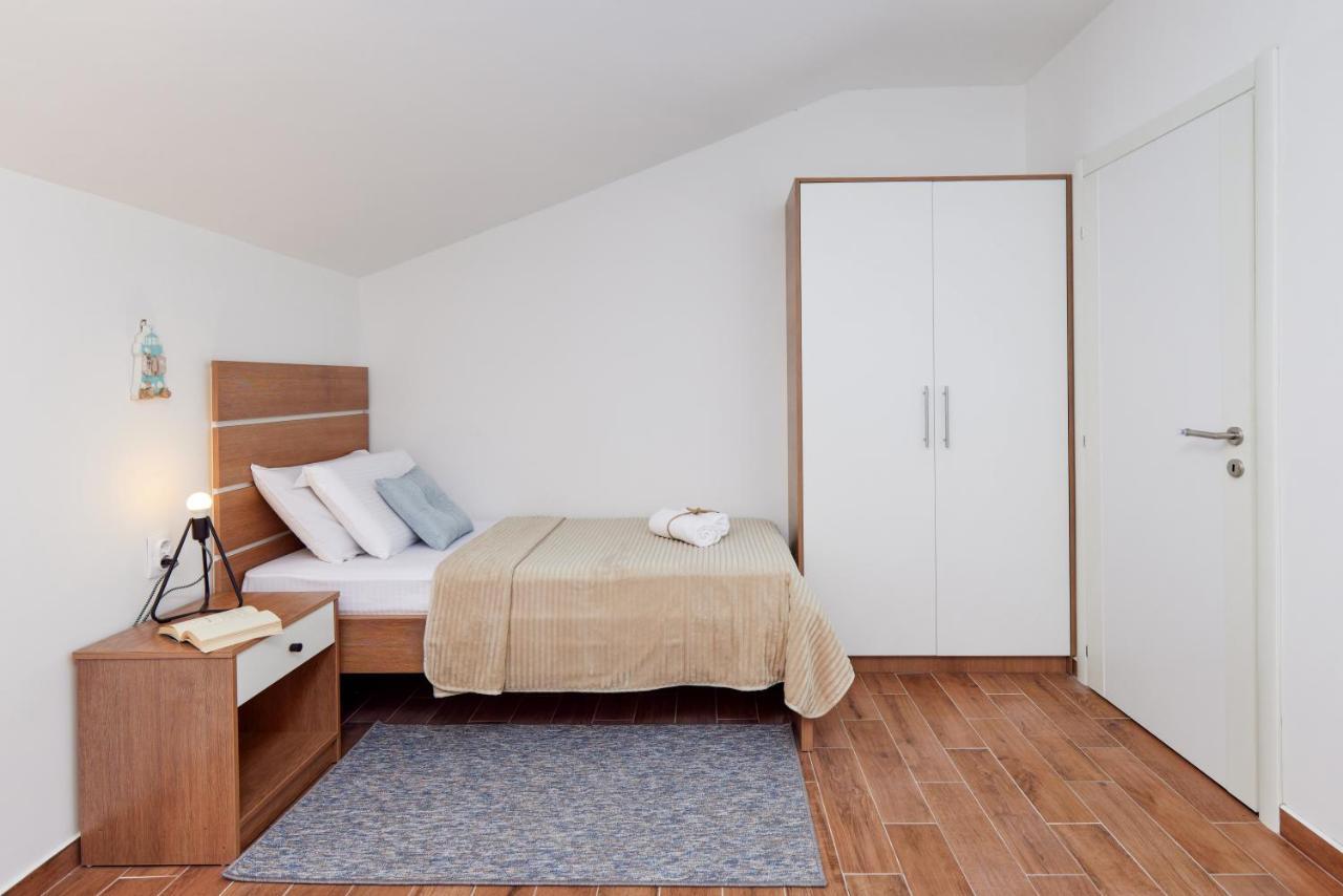 Waikiki Beach House Villa Tivat Eksteriør billede