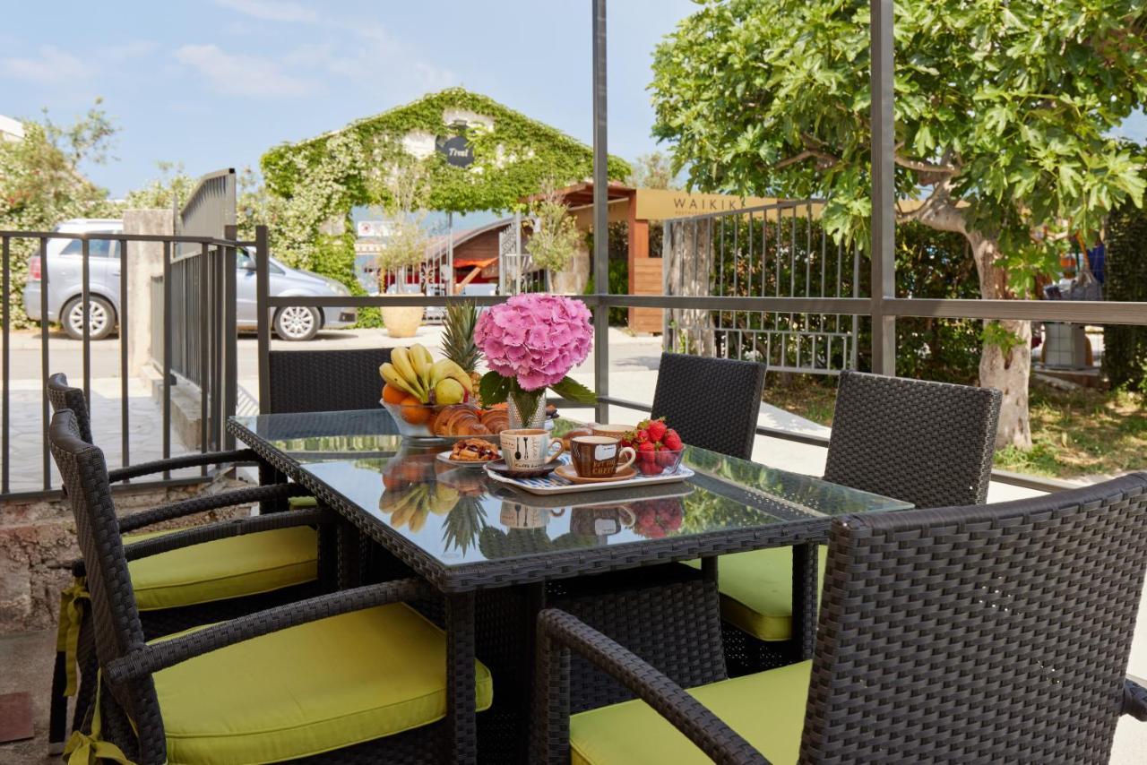 Waikiki Beach House Villa Tivat Eksteriør billede