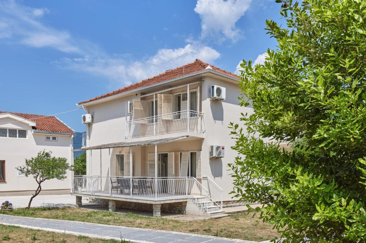 Waikiki Beach House Villa Tivat Eksteriør billede