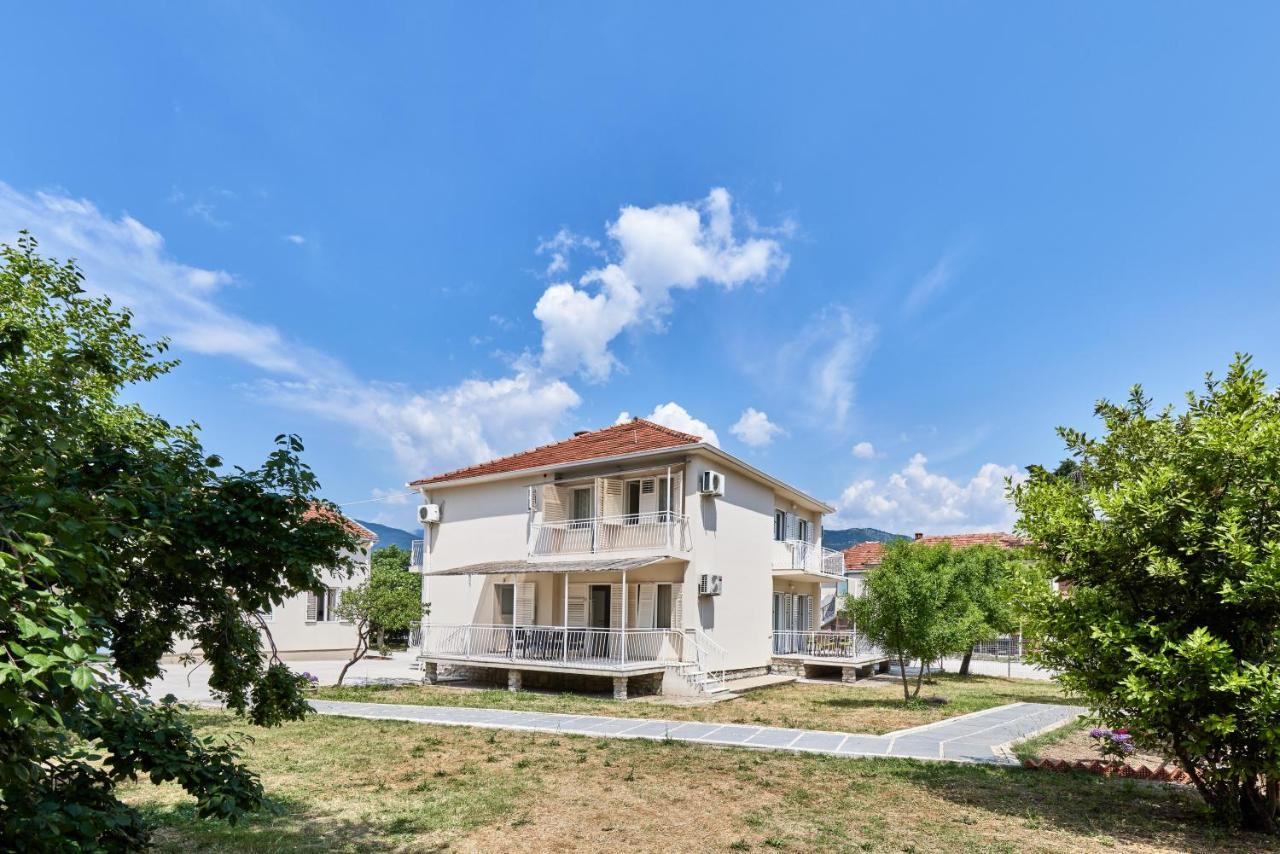 Waikiki Beach House Villa Tivat Eksteriør billede