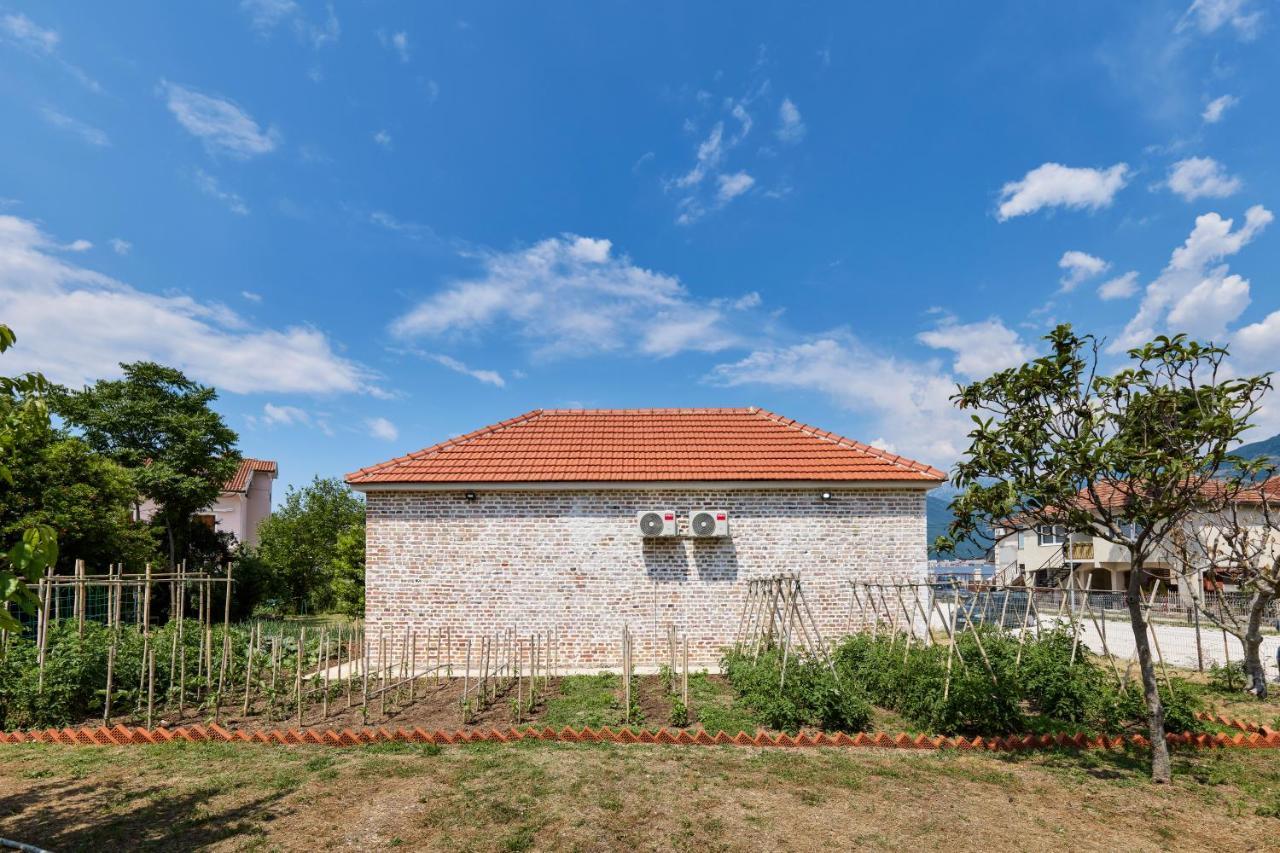 Waikiki Beach House Villa Tivat Eksteriør billede